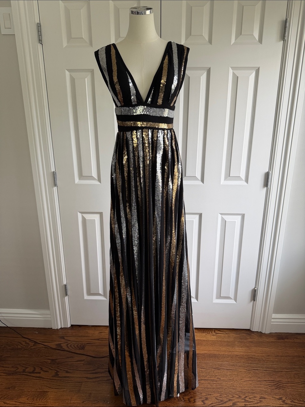 Miss Ord Striped Sequin V-Neck Evening Gown Glamorous Red Carpet Formal Size S
